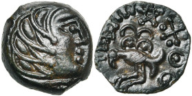 GAULE CELTIQUE, Senones, AE bronze, avant 52 av. J.-C. Type à l'aigle. D/ T. à d., la chevelure disposée en quatre larges mèches. R/ Oiseau à g. Au-de...