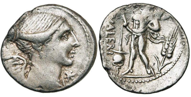 L. Valerius Flaccus, AR denier, 108-107 av. J.-C., Rome. D/ B. dr. de Victoire à...