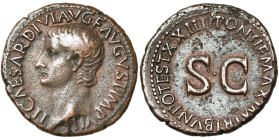 TIBERE Auguste (14-37), AE as, 22-23, Rome. D/ TI· CAESAR· DIVI· AVG· F· AVGVST· IMP· VIII T. à g. R/ PONTIF· MAXIM· TRIBVN· POTEST· XXIIII Au centre,...