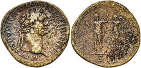 DOMITIEN Auguste (81-96), AE sesterce, 92-94, Rome. D/ IMP CAES DOMIT AVG GERM COS XVI CENS PER PP T. l. à d. R/ L'empereur en habit militaire, deb. à...