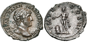 HADRIEN (117-138), AR denier, 120-121, Rome. D/ IMP CAESAR TRAIAN HADRIANVS AVG T. l. à d. R/ P M TR P COS III Genius deb. de f., t. à g., sacrifiant ...