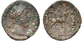 MARC AURELE Auguste (161-180), AE sesterce, 168-169, Rome. D/ M ANTONINVS AVG TR P XXIII T. l. à d. R/ COS III L'empereur en habit militaire, ten. une...