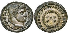 CONSTANTIN Ier Auguste (307-337), AE follis, 320-321, Siscia. D/ CONSTANTINVS AVG T. l. à d. R/ D N CONSTANTINI MAX AVG/ ASIS Dans une couronne de la...