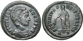 HELENA, mère de Constantin Ier, AE follis, 326, Ticinum. D/ FL HELENA- AVGVSTA B. diad., dr. à d. Le diadème est formé d'un simple rang de perles. Aut...