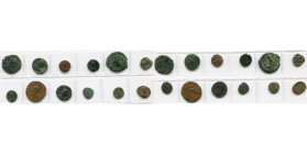 lot de 12 bronzes: Théodose Ier, AE 2, R/ L'empereur ten. un globe; AE 3, R/ Roma; AE 4, R/ Victoire, Inscription dans une couronne; Magnus Maximus, A...