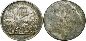 FRANCE, Métal argenté médaille, 1789, d'après Andrieu. Souvenir du siège de la Bastille dédié aux patriotes. D/ La forteresse de la Bastille sous le f...
