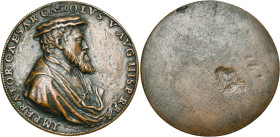 ITALIE, AE médaille, s.d., Leone Leoni (non signée). Charles Quint. D/ B. à d., vêtu d'un manteau et coiffé d'un chapeau plat. Armand II, 181, 7 (anon...