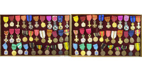 BELGIQUE, lot de 6 Ordres (officier et chevalier des Ordres de Léopold, de la Couronne et de Léopold II) et 26 décorations officielles et non-officiel...