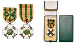 LUXEMBOURG, Ordre de la Couronne de Chêne, croix d'officier en vermeil, avec ruban. Ecrin cassé. Provenant d'Eugène Prost-Gargoz (1861-1940), professe...