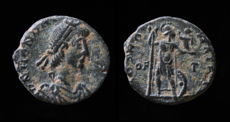Honorius (393-423), AE4, issued 404-408. Rome, third officina, 2.11g, 14mm. Scar...