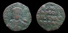 Constantine VII (913-959), AE follis. Constantinople.
Obv: + COҺST ЬASIL RωM, Crowned bust of Constantine facing, holding globus cruciger and akakia. ...