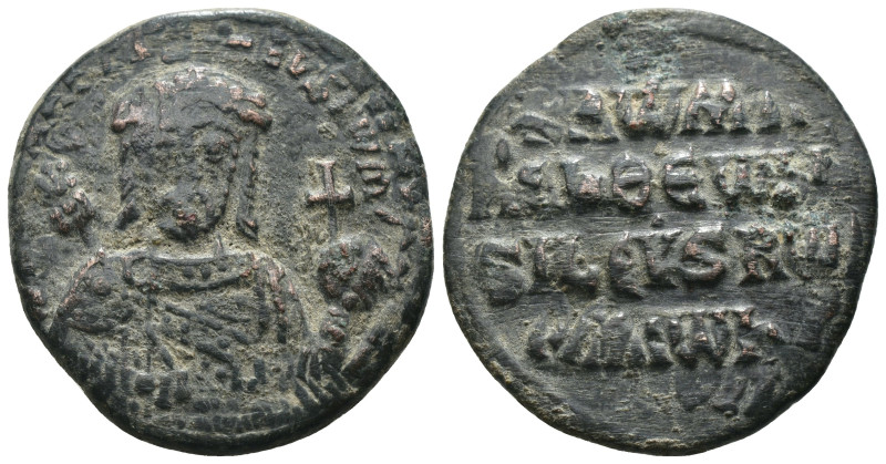 Leo VI. (886-912 AD). Follis. Constantinople. Obv: crownded of Leo facing. Rev: ...