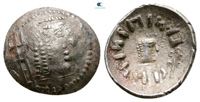 Arabia. Southern. Himyar circa AD 100-120. 
Unit AR 

15 mm, 1,35 g



Ve...