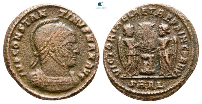 Constantine I the Great AD 306-337. Arelate (Arles)
Follis Æ

19 mm, 3,43 g
...