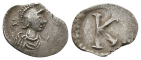 ANONYMOUS. Time of Justinian I (527-565). Half Siliqua. 
.
Condition: Very Fine.
Weight: 0.90 g.
Diameter: 15.4 mm
