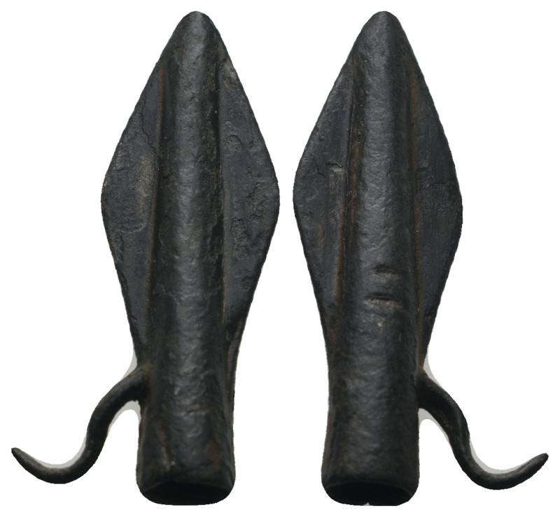 GREEK BRONZE ARROWHEAD.(CIRCA 3RD-1ST BC).
.
Condition: Very Fine.
Weight: 5.27 ...
