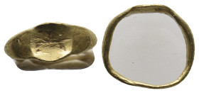 Roman gold Ring 1st Century AD.
.
Condition: Very Fine.
Weight: 1.34 g.
Diameter: -