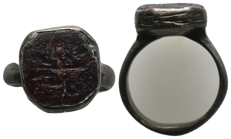Roman Silver and Stone Ring.
.
Condition: Very Fine.
Weight: 6.82 g.
Diameter: -