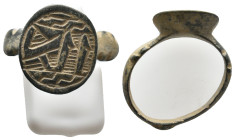 Islamic Bronze Ring.
.
Condition: Very Fine.
Weight: 6.42 g.
Diameter: -