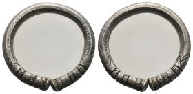 ANCIENT ROMAN SILVER BRACELET (1ST-5TH CENTURY AD).
.
Condition: Very Fine.
Weight: 8.96 g.
Diameter: 45.3