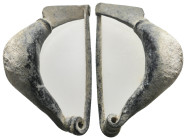 ANCIENT ROMAN BRONZE FIBULA (1ST-3TH CENTURY AD) .
.
Condition: Very Fine.
Weight: 30.99 g.
Diameter: 49.8 mm.