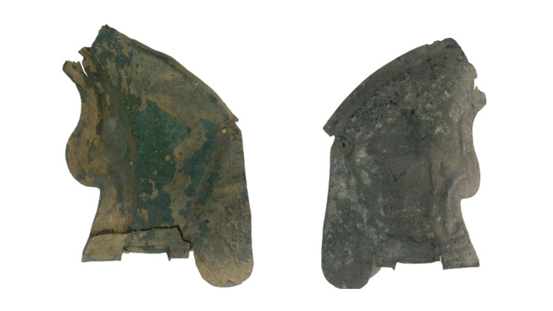 ANCIENT ROMAN BRONZE PIECE OF MILITARY CLOTHING .
.
Condition: Very Fine.
Weight...