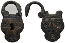 ANCIENT ROMAN BRONZE PADLOCK.
.
Condition: Very Fine.
Weight: 29 g.
Diameter: 49 mm