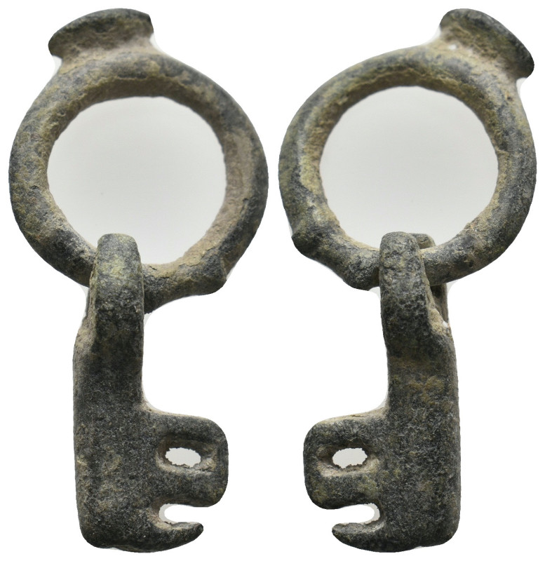 ANCIENT ROMAN BRONZE KEY.
.
Condition: Very Fine.
Weight: 8.05 g.
Diameter: 41 m...