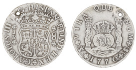 Moneda virreinal. Carlos III. 8 Reales . 1770. J.R (José de Vargas y Flor y Raimundo de Iturriaga). Potosí. Anv: Dos mundos coronados en medio de dos ...