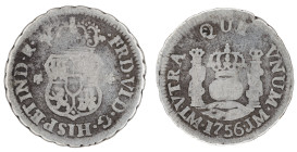 Moneda virreinal. Fernando VI. ½ Real. 1756. J.M (Juan de Villegas y Manuel Iglesia Abarca). Lima. Anv: Dos mundos coronados en medio de dos columnas,...