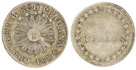 Moneda Republicana. Perú. 2 Reales. 1838. AREQUIPA. Anv: REPUB SUD PERUANA · AREQ · 1838. Sol radiante arriba 5 estrellas que representan a los depart...