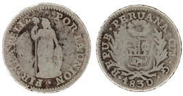 Moneda Republicana. Perú. ½ Real. 1830. G. - Gregorio Carril. CUZCO. Anv: REPUB · PERUANA · CUZ · G · 1830. Escudo de Perú. // Rev: FIRME Y FELIZ POR ...