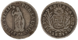 Moneda Republicana. Perú. ½ Real. 1831. G. - Gregorio Carril. CUZCO. Anv: REPUB · PERUANA · CUZ · G · 1831. Escudo de Perú. // Rev: FIRME Y FELIZ POR ...