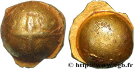 SENONES (Area of Sens)
Type : Statère globulaire à la croix, épigraphe 
Date : c. 100-80 AC. 
Metal : gold 
Diameter : 12,5  mm
Weight : 7,04  g.
Rari...