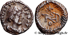 OSTROGOTHIC KINGDOM - THEODORIC
Type : Quart de silique 
Date : c. 493-518 
Date : s.m. 
Mint name / Town : Ravenne 
Metal : silver 
Diameter : 11,5  ...