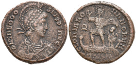 Theodosius I Æ Centenionalis. Cyzicus, AD 379-383. D N THEODOSIVS P F AVG, pearl-diademed, helmeted, draped, and cuirassed bust right, holding spear a...