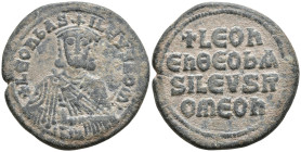 Leo VI 'the Wise' Æ Nummus. Constantinople, AD 886-912. ⧾ LЄOҺ bASILЄVS ROm', crowned bust facing, holding akakia / ⧾ LЄOҺ ЄҺ ΘЄΟ bASILЄVS ROmЄOҺ in f...