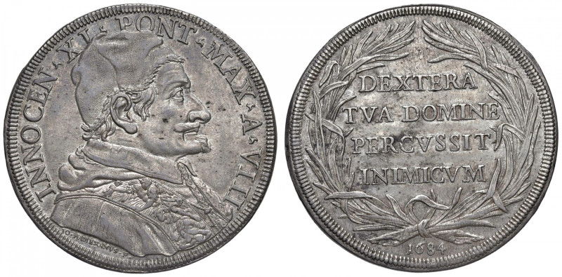 Innocenzo XI (1676-1689) Piastra 1684 An. VIII - Munt. 25 AG (g 32,00) 
M. di S...