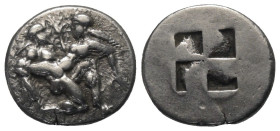 Inseln vor Thrakien. Thasos.

 Stater (Silber). Ca. 463 - 449 v. Chr.
Vs: Nackter Silen nach rechts kniend, eine sich wehrende Nymphe in Chiton mit...