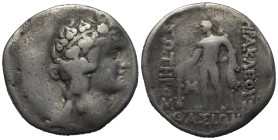 Inseln vor Thrakien. Thasos.

 Tetradrachme (Silber). Ca. 148 - 90 v. Chr.
Vs: Kopf des Dionysos mit Efeukranz und Tainia rechts.
Rs: Jugendlicher...