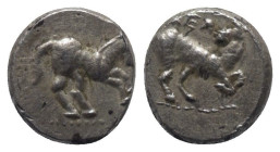Kilikien. Kelenderis.

 Obol (Silber). Ca. 410 - 375 v. Chr.
Vs: Pferd nach rechts galoppierend.
Rs: Ziege nach rechts stehend, den Kopf nach link...