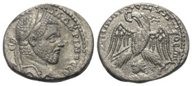 Seleukis und Pierien. Emesa. Macrinus (217 - 218 n. Chr.).

 Tetradrachme (Billon).
Vs: Büste mit Lorbeerkranz rechts.
Rs: Adler mit geöffneten Sc...