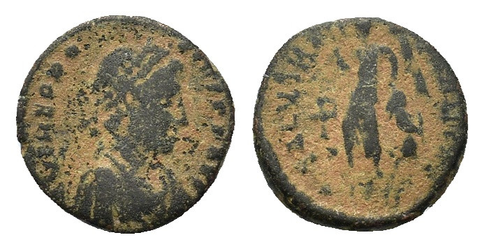 Theodosius I (379-395). Æ (2.4g). Uncertain mint. Diademed, draped and cuirassed...