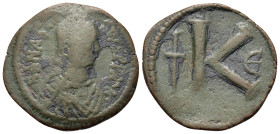 Anastasius I (491-518). Æ 20 Nummi (27,7mm, 8g). Constantinople. Pearl diademed, draped, cuirassed bust r. R/ Large K, long cross to left, E to r. Sea...