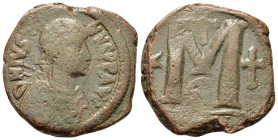 Justin I (518-527). Æ 40 Nummi (30,7mm, 18g). Constantinople. Pearl diademed, draped, and cuirassed bust r. R/ Large M, star, cross above, cross right...