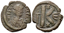Justin I (518-527). Æ 20 Nummi (26mm, 7.8g). Constantinople. Diademed, draped and cuirassed bust r. R/ Large K; long cross to l., star above and below...