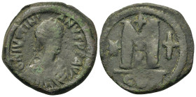 Justinian I (527-565). Æ 40 Nummi (31,3mm, 17.56g). Constantinople. Diademed, draped and cuirassed bust r. R/ Large M flanked by star and cross; B//CO...