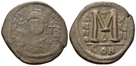 Justinian I (527-565). Æ 40 Nummi (35,4mm, 17.6g). Constantinople, year 17 (AD 543/544). Helmeted and cuirassed bust facing, holding globus cruciger a...