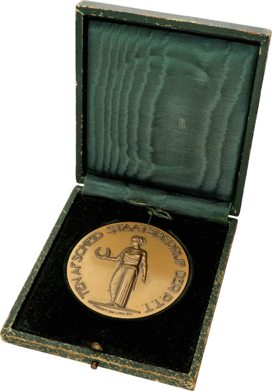 No reserve - Nederland. 1957. Ten afscheid staatsbedrijf der P.T.T.
In originel...