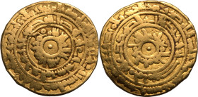 ISLAMIC. FATIMID. al-'Aziz. 
Gold dinar, 366h. al-Mansuriya. 
Obv: two concentric legends, bands between, pellet at centre. Rev: two concentric lege...